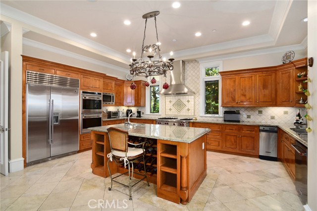 Detail Gallery Image 20 of 73 For 18933 La Montana Pl, Tarzana,  CA 91356 - 7 Beds | 6/1 Baths