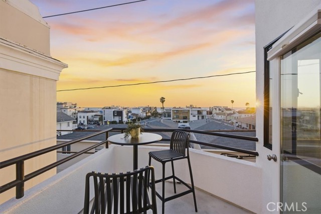 608 Palm Drive, Hermosa Beach, California 90254, 2 Bedrooms Bedrooms, ,2 BathroomsBathrooms,Residential,For Sale,Palm,SB26088243