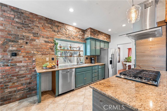 Detail Gallery Image 13 of 44 For 28314 Easton Ln, Saugus,  CA 91350 - 6 Beds | 3 Baths