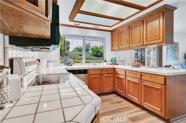 Detail Gallery Image 8 of 47 For 30440 via Victoria, Rancho Palos Verdes,  CA 90275 - 4 Beds | 2/1 Baths