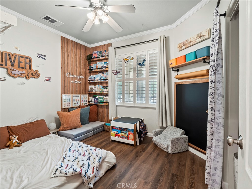 https://media.crmls.org/medias/80e5b251-4fdc-4a6a-81ac-b563c23d8d63.jpg?preset=X-Large