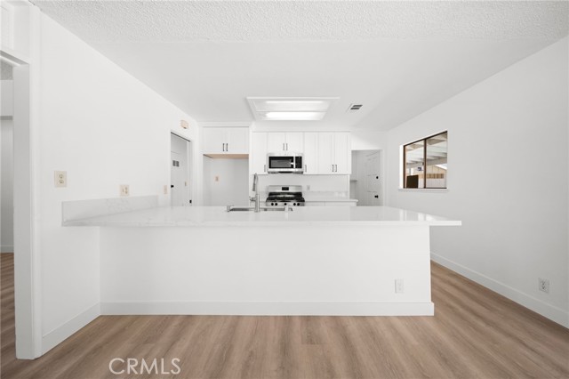 Detail Gallery Image 16 of 42 For 134 W Broadbent, Riverside,  CA 92507 - 4 Beds | 3 Baths