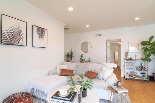 Detail Gallery Image 4 of 28 For 1115 S Elm Dr #301,  Los Angeles,  CA 90035 - 2 Beds | 2 Baths