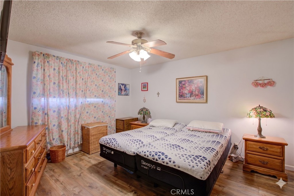 https://media.crmls.org/medias/80e6d634-8ce0-4fab-9b4c-55fc34e40c59.jpg?preset=X-Large