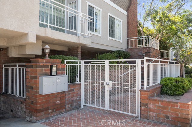 2006 Aviation Way, Redondo Beach CA: https://media.crmls.org/medias/80e7fe1c-9a77-4e80-8d26-e9928af04f0a.jpg