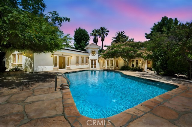 18930 Wells Drive, Tarzana CA: https://media.crmls.org/medias/80e88750-3c08-4aa1-9ab4-85cc135c6566.jpg