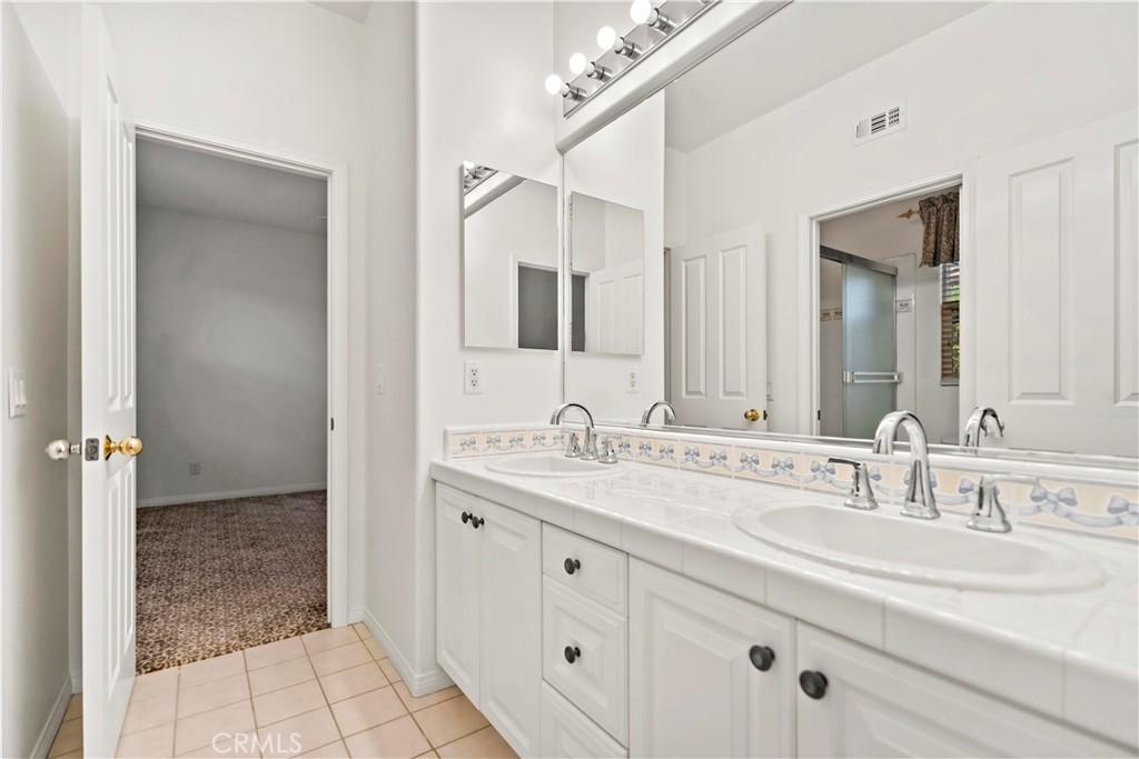 MLS #OC25261605 image #25