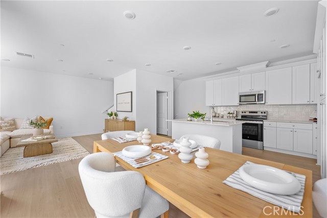 Detail Gallery Image 8 of 25 For 9423 1/2 N Sepulveda Blvd. #3,  North Hills,  CA 91343 - 2 Beds | 2/1 Baths