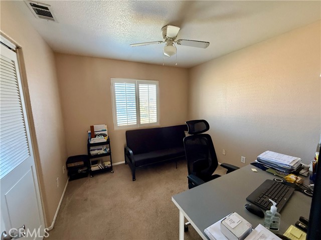 Detail Gallery Image 5 of 16 For 4853 Minstrel, Palmdale,  CA 93552 - 5 Beds | 3 Baths