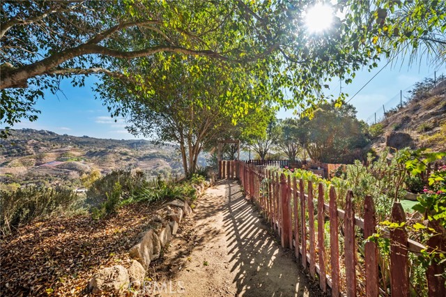 2311 Rose Road, Fallbrook CA: https://media.crmls.org/medias/80eb21be-f0fa-4f90-8aaf-6c10b8426751.jpg