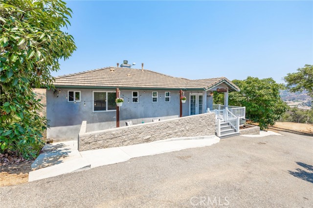 2125 Puerto Del Mundo, Fallbrook CA: https://media.crmls.org/medias/80ebc861-0a38-4921-bedf-0c1db800fdbd.jpg
