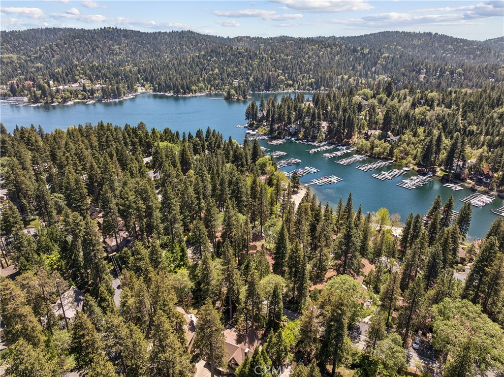 https://media.crmls.org/medias/80ec8c46-8d61-4866-ba6a-311e871a608c.jpg?preset=X-Large