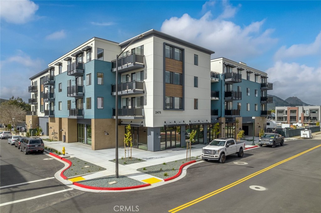 2475 Victoria Ave. #208