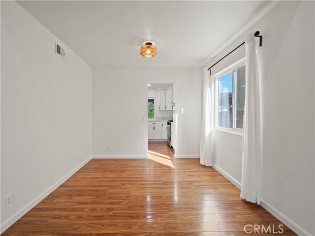 27572 Caraway Lane, Saugus CA: https://media.crmls.org/medias/80ee0669-1e54-49eb-88fd-9dd2ba34bdbc.jpg