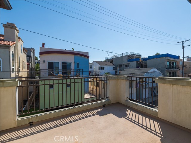 Detail Gallery Image 19 of 35 For 644 Hermosa Ave, Hermosa Beach,  CA 90254 - 3 Beds | 2/1 Baths