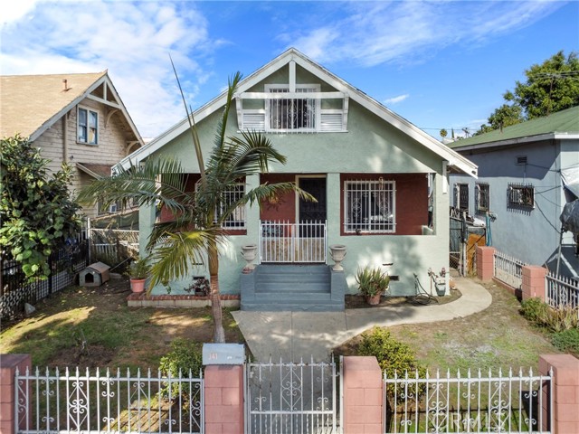 341 W 42nd St, Los Angeles CA: https://media.crmls.org/medias/80ee80c9-d8d7-4661-bf92-c17163afc552.jpg
