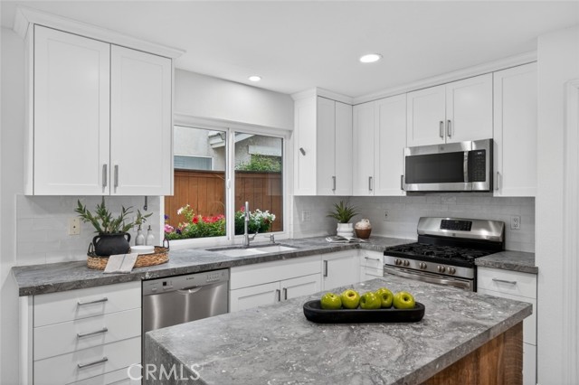 Detail Gallery Image 20 of 47 For 41 Fairfield, Lake Forest,  CA 92610 - 5 Beds | 2/1 Baths