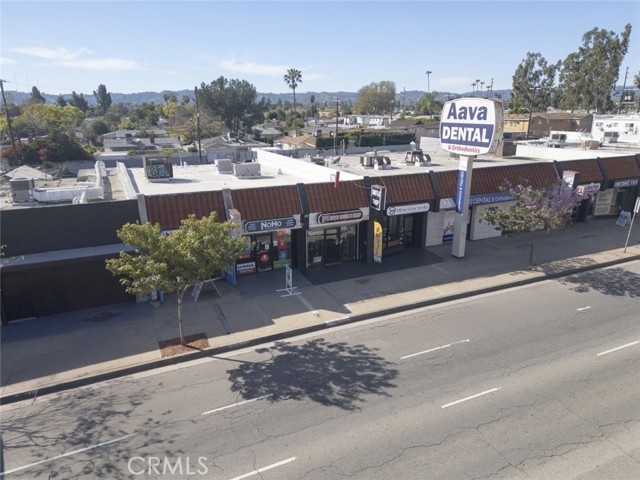 12816 Victory Boulevard, Valley Glen CA: https://media.crmls.org/medias/80f01c4d-63db-40f8-a66c-3376f5f3a9c7.jpg