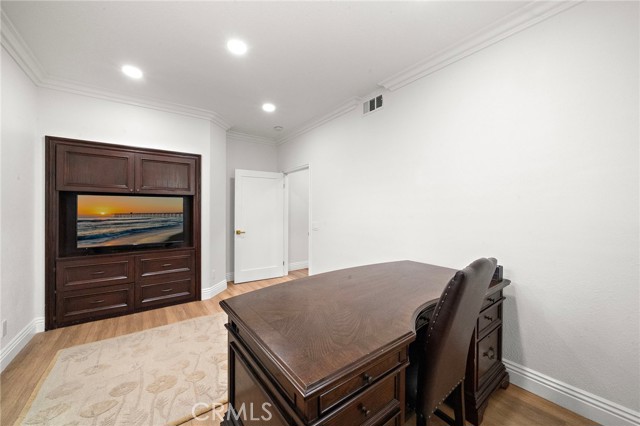 2 Dos Rios, Irvine CA: https://media.crmls.org/medias/80f1044b-eb7d-455e-98ff-d26241725dec.jpg