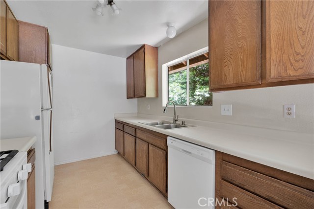 101 Rockledge Lane, Lake Arrowhead CA: https://media.crmls.org/medias/80f117f9-d442-4c6a-8323-3809c68a9a58.jpg