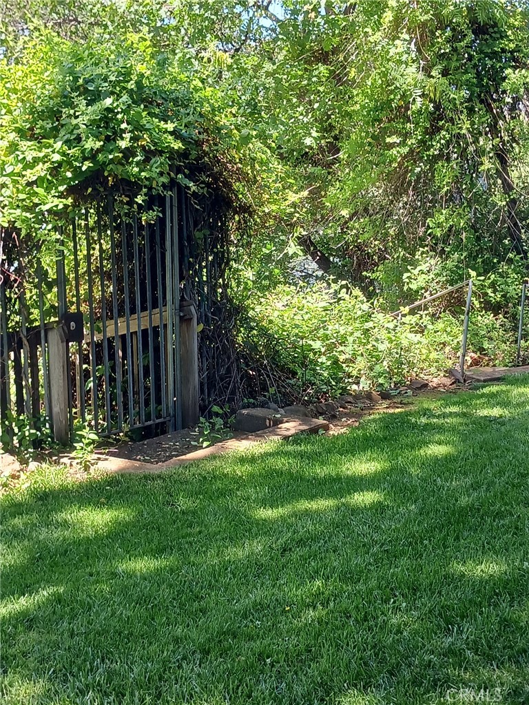 https://media.crmls.org/medias/80f1b7ab-ddea-4ccf-9d59-e81977f94014.jpg?preset=X-Large