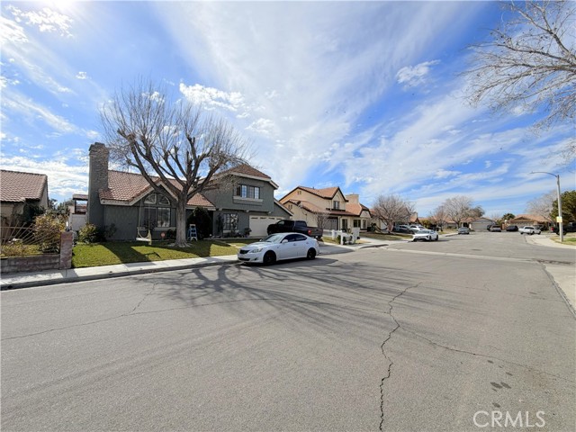 Detail Gallery Image 2 of 46 For 5102 Cantlewood, Palmdale,  CA 93552 - 4 Beds | 3 Baths