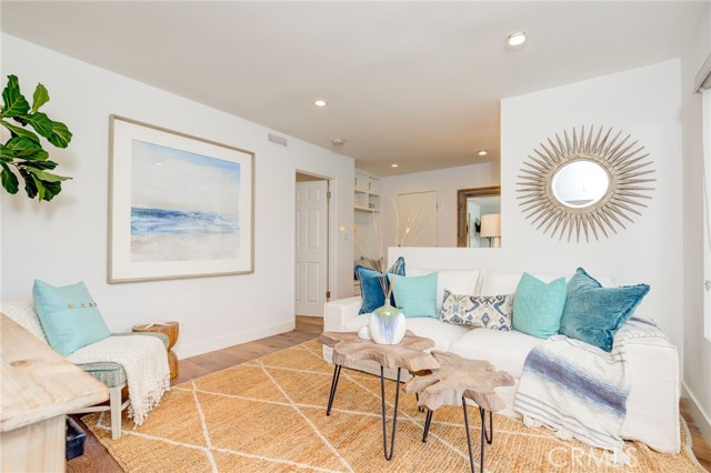 401 18th Street, Manhattan Beach, California 90266, 5 Bedrooms Bedrooms, ,2 BathroomsBathrooms,Residential,Sold,18th,SB22140138