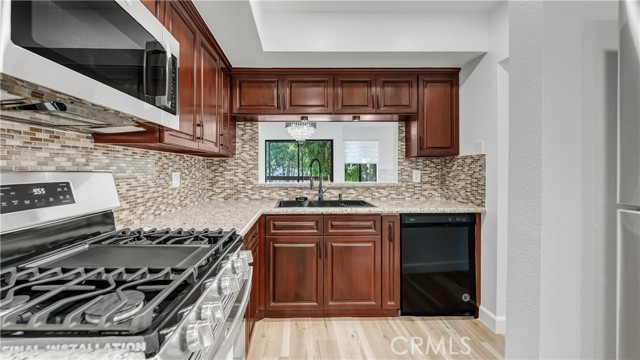 Detail Gallery Image 5 of 19 For 527 B E Elmwood, Burbank,  CA 91501 - 2 Beds | 3 Baths