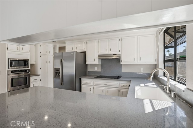 Detail Gallery Image 14 of 42 For 30221 Channel Way, Canyon Lake,  CA 92587 - 3 Beds | 2 Baths