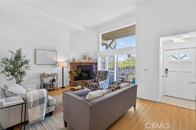 Detail Gallery Image 8 of 43 For 222 S Guadalupe Ave #1,  Redondo Beach,  CA 90277 - 4 Beds | 2/1 Baths
