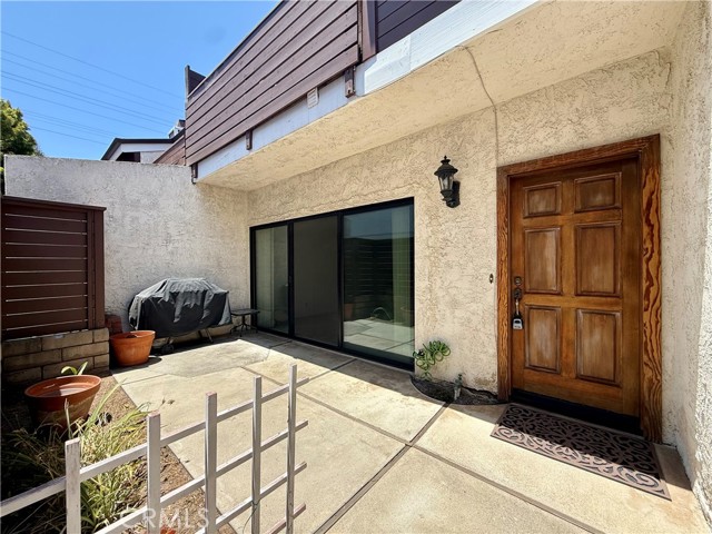 2402 Aviation Boulevard, Redondo Beach CA: https://media.crmls.org/medias/80f43db7-fa6c-4afc-9fbe-ada4e96fd197.jpg