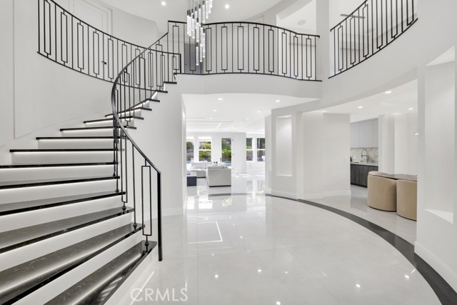 Detail Gallery Image 9 of 75 For 20151 via Medici, Porter Ranch,  CA 91326 - 5 Beds | 5 Baths