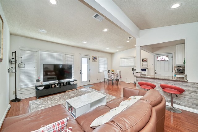 Detail Gallery Image 15 of 41 For 20017 Bernist Ave, Torrance,  CA 90503 - 3 Beds | 1 Baths