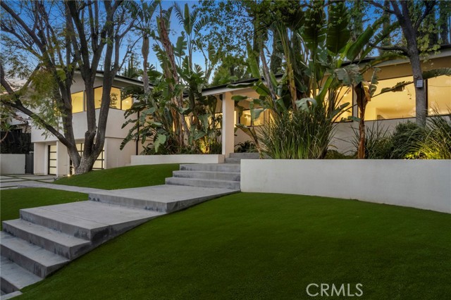 5265 Del Moreno Drive, Woodland Hills CA: https://media.crmls.org/medias/80f4ebc7-2ed0-4eb5-ba56-94119c9387be.jpg
