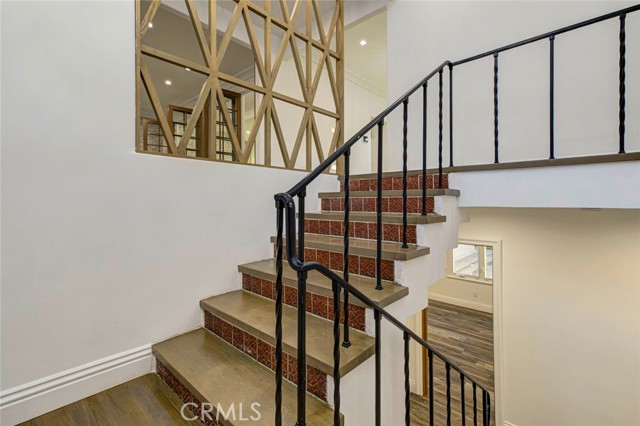 Detail Gallery Image 16 of 36 For 954 Rosemount, Glendale,  CA 91207 - 5 Beds | 3 Baths