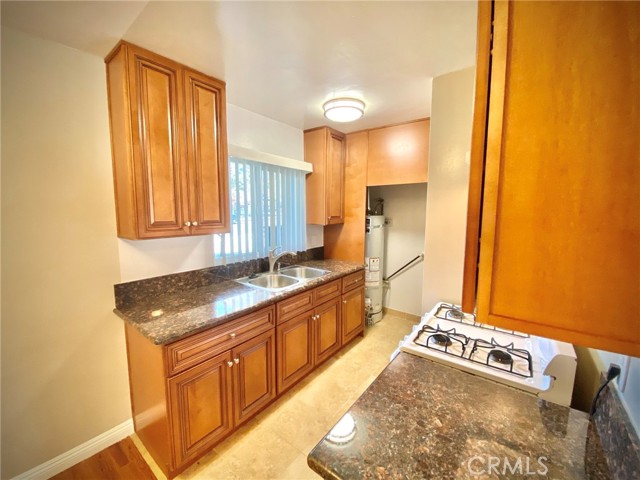 Detail Gallery Image 4 of 7 For 2512 Canada Bld #2,  Glendale,  CA 91208 - 1 Beds | 1 Baths