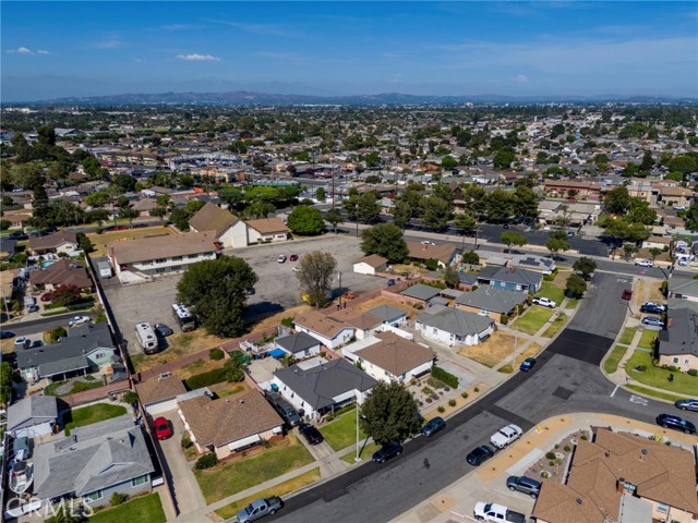 Detail Gallery Image 4 of 40 For 9727 Glandon St, Bellflower,  CA 90601 - – Beds | – Baths