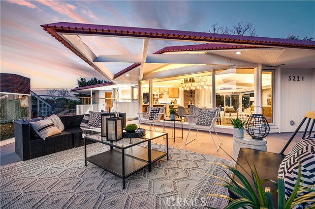 Detail Gallery Image 4 of 38 For 5221 E Vista Hermosa St, Long Beach,  CA 90815 - – Beds | – Baths