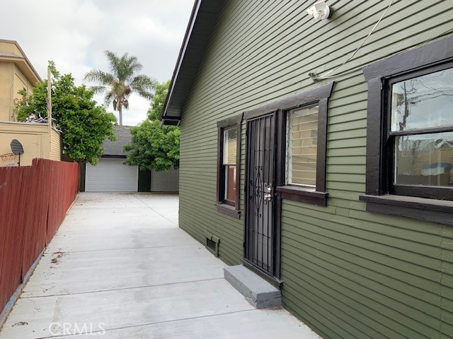 586 W 12th Street, San Pedro CA: https://media.crmls.org/medias/80f7e83c-2be6-4a85-9e1e-6bc9f9f0e25f.jpg