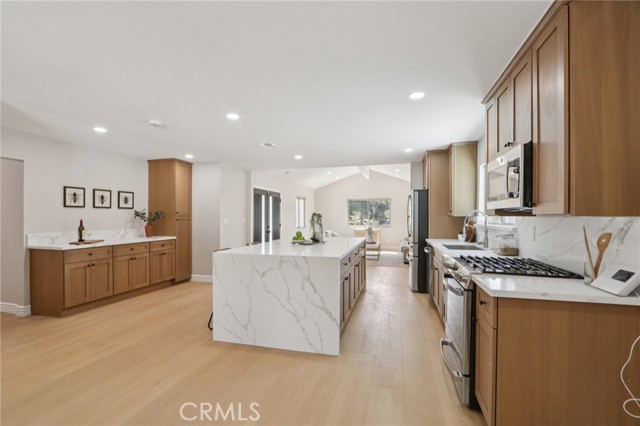 15631 Harvest Street, Granada Hills CA: https://media.crmls.org/medias/80f7fbbf-6c71-47ca-8cd1-bb262ff04246.jpg