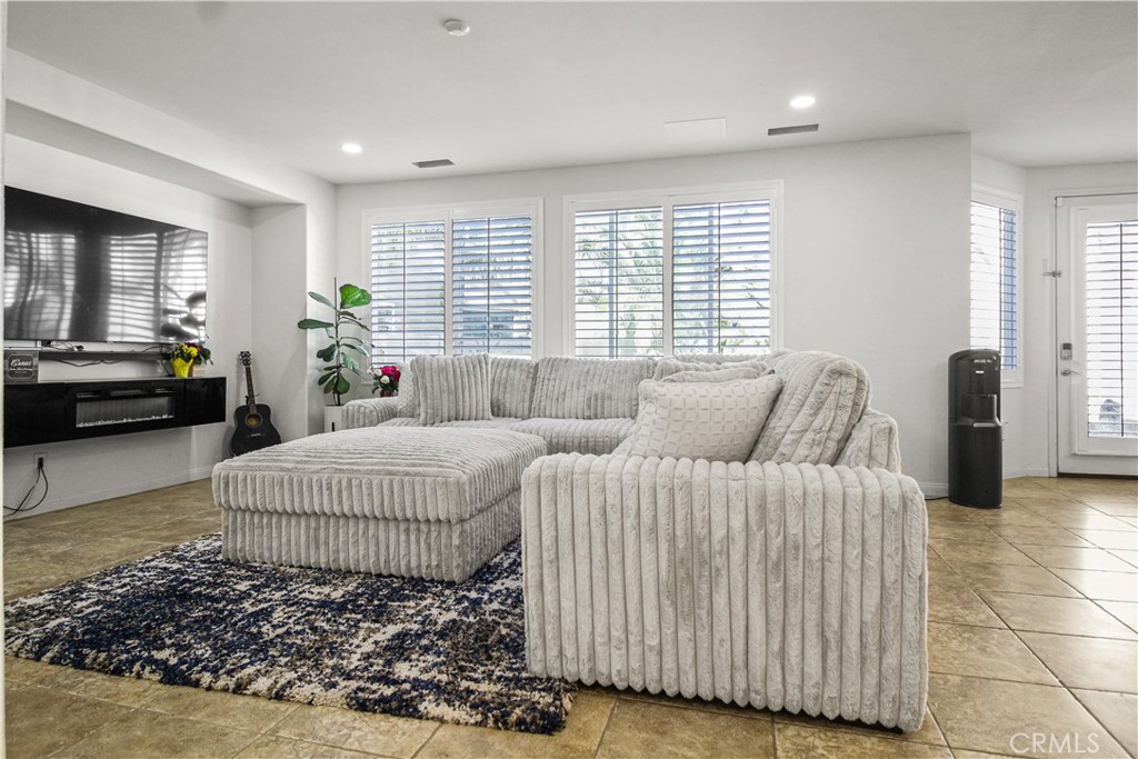 MLS #IV25251117 image #13