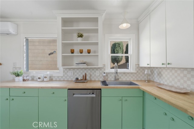 Image 8 of 50 For 3327 Hollydale Dr.