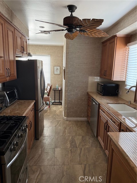 Detail Gallery Image 3 of 10 For 7059 Varna, North Hollywood,  CA 91605 - 3 Beds | 2 Baths