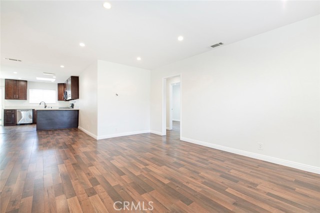 Detail Gallery Image 3 of 29 For 17425 Emelita, Encino,  CA 91316 - 2 Beds | 1 Baths