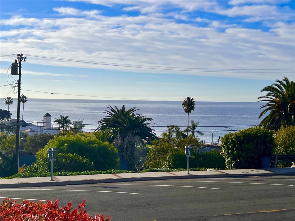 https://media.crmls.org/medias/80fab276-5093-4c98-8df3-29e5d397233a.jpg?preset=X-Large