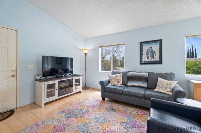 Detail Gallery Image 9 of 29 For 8463 De Soto Ave #26,  Canoga Park,  CA 91304 - 2 Beds | 2 Baths