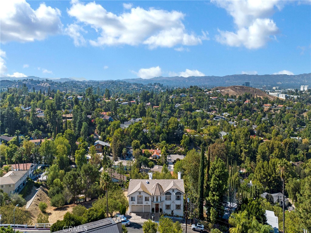 https://media.crmls.org/medias/80fb97d5-c053-4293-af62-3d65c8e00ee2.jpg?preset=X-Large