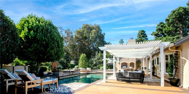 Pool/spa entertaining level