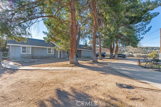 Detail Gallery Image 3 of 21 For 7365 Chase, Hesperia,  CA 92345 - 4 Beds | 3 Baths