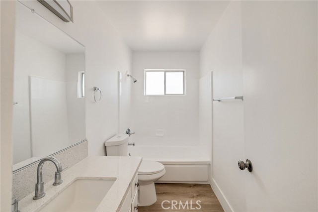 11726 Freeman Avenue, Hawthorne CA: https://media.crmls.org/medias/80fc562e-6c45-414a-a1ab-9d887ab29b24.jpg